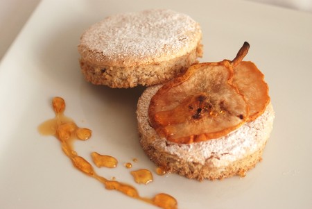 dacquoise_aux_noix_et_poire_confite_015