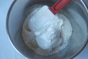 dacquoise_aux_noix_et_poire_confite_005