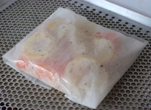 Saumon_aux_poires_et_poivre___queue_cubebe_en_papillote_004