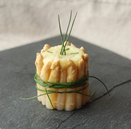 Pur_e_ail_parmesan_ciboulette_dans_tour_d_asperges_001