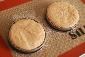 dacquoise_aux_noix_et_poire_confite_009