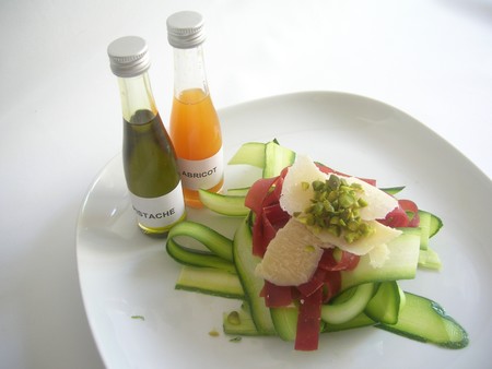 Courgettes__viande_des_Grisons__parmesan_et_pistaches_001