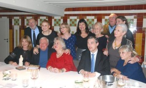 Debout : Jean Claude Arcan, membre fondateur des Amis d'Eugénie Brazier, Sonia Ezgulian, cuisinière, membre du comité de lecture, Gertrud Agniel, membre du comité de lecture, Laurence Renaudin, membre du comité de lecture, Françoise Canellas, membre du comité de lecture, Elisabeth Denis, membre du comité de lecture, Jean-Paul Lagneau, membre du comité de lecture, Agathe Levêque, photographe, membre du comité de lecture Assis : les membres du Jury 